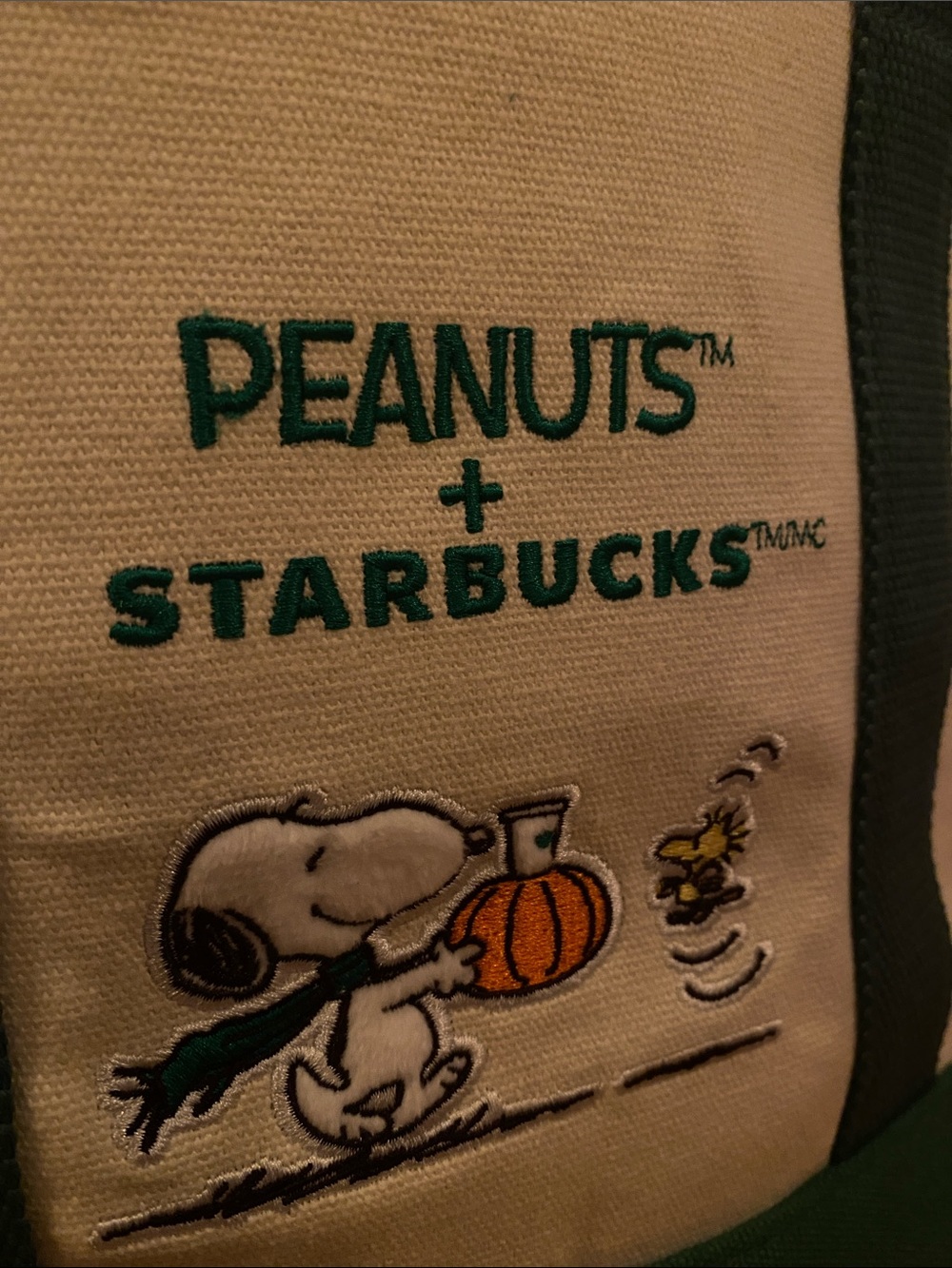 Starbucks x Peanuts Green & Cream Canvas Tote with Snoopy Charm - Picture 5 of 6